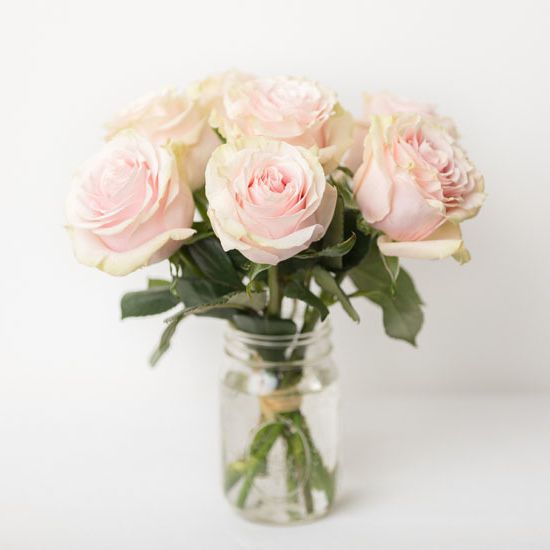 сортовые розы в местной флористической студии в Тольятти