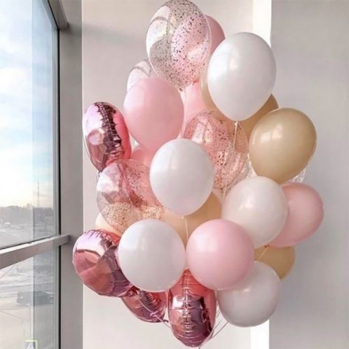 Фонтан шаров розового и белого цветов в Тольятти