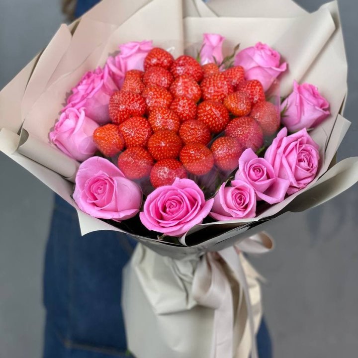 Клубника и розы в Тольятти