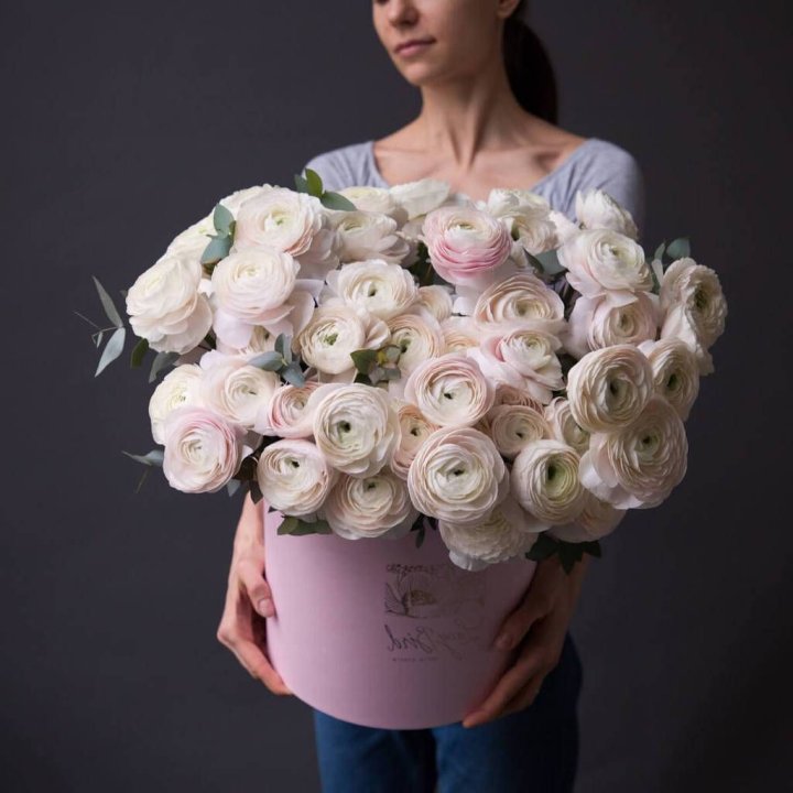 Бокс с ранункулюсами в Тольятти