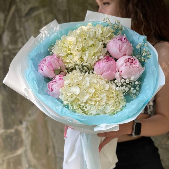 Букет с пионами "Блюсом" в Тольятти