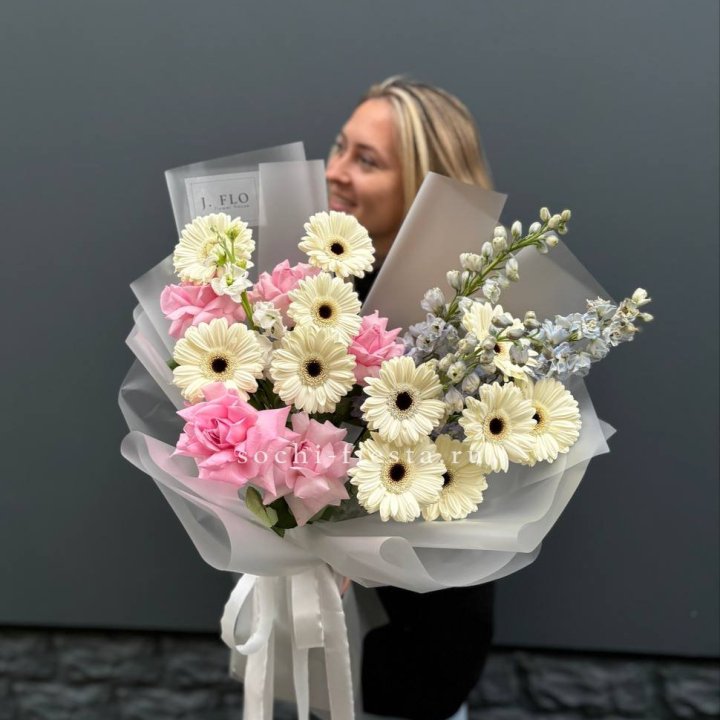 Букет роз и гербер в Тольятти