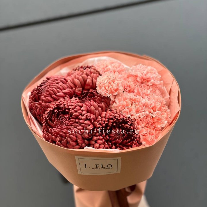 Букет хризантем и диантусов  в Тольятти