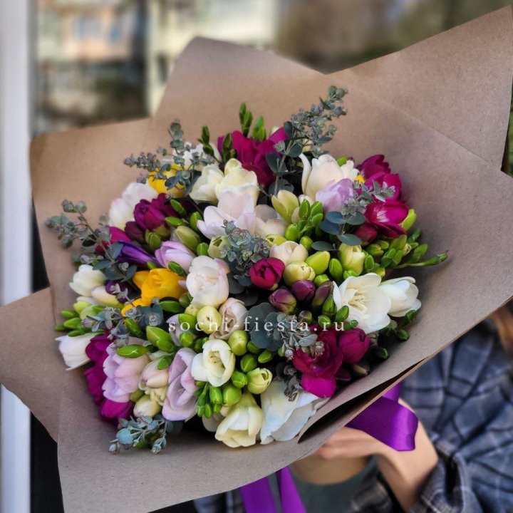 Букет фрезий "Радуга" в Тольятти