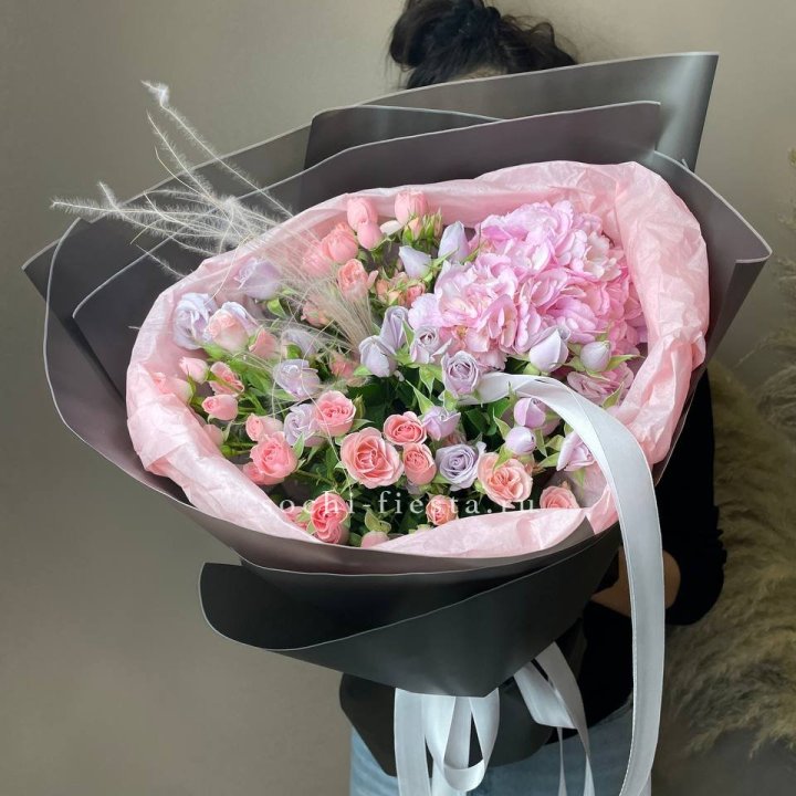  Букет гортензии и роз "Саперави" в Тольятти