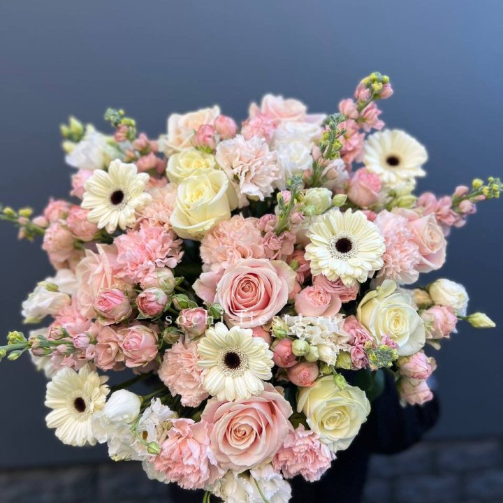 Авторский букет "Нежный" в Тольятти