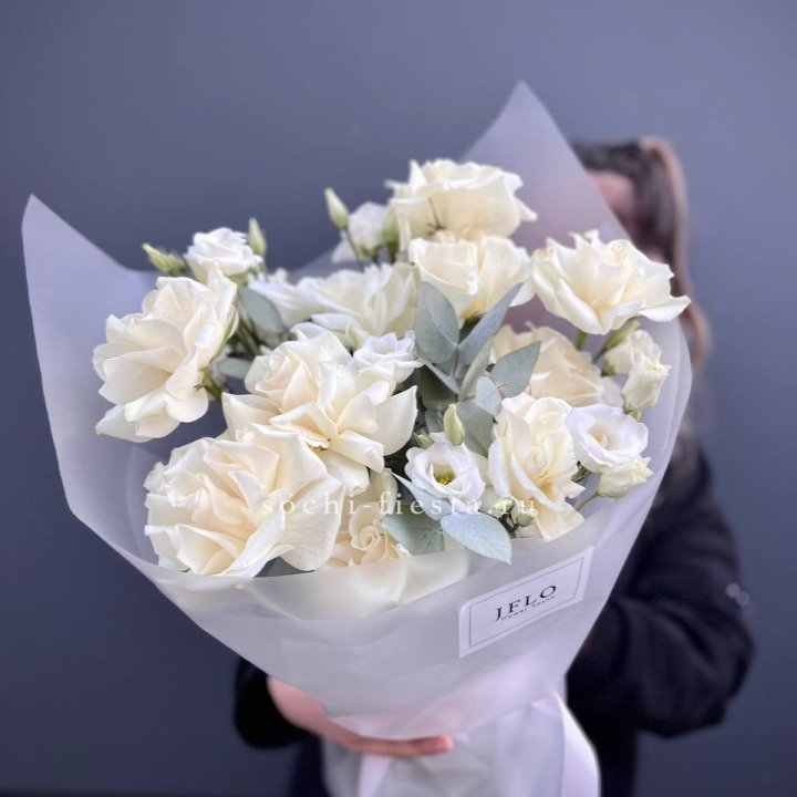 Букет французских роз и эустомы  в Тольятти