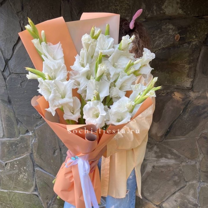Букет белых гладиолусов  в Тольятти
