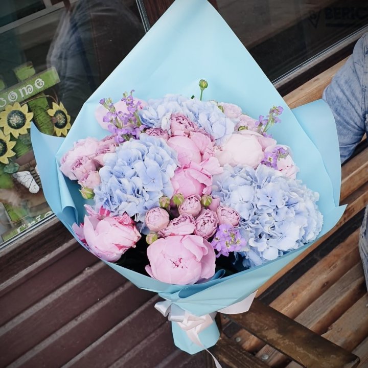 Букет с гортензиями "Блубери" в Тольятти