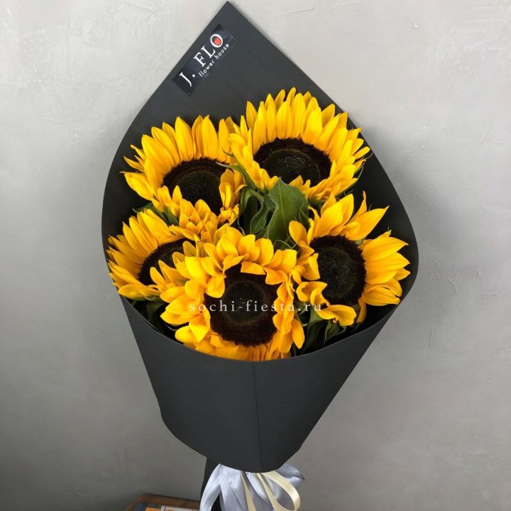 Букет из 5  подсолнухов в Тольятти