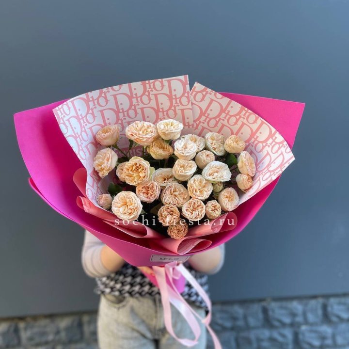 9 пионовидных роз в Тольятти