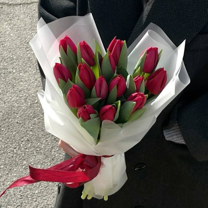 15 красных тюльпанов в Тольятти