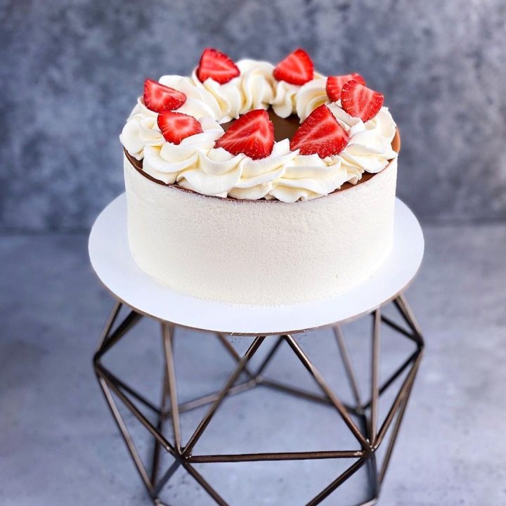 Торт "Клубника со сливками" в Тольятти