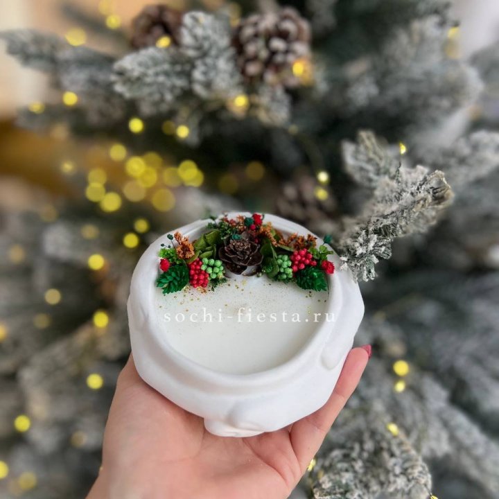 Свеча ароматическая в гипсе Руки с шишкой в Тольятти