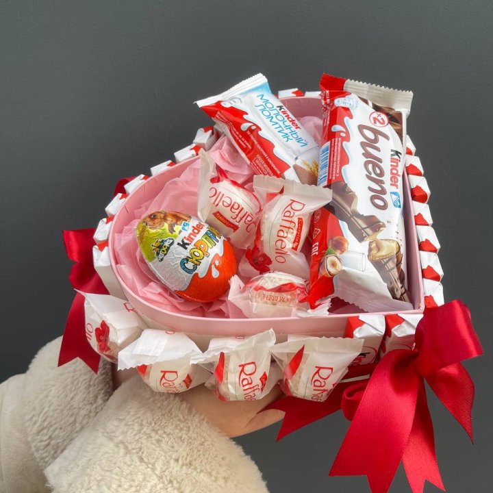 Бокс киндерами и раффаэлло в Тольятти