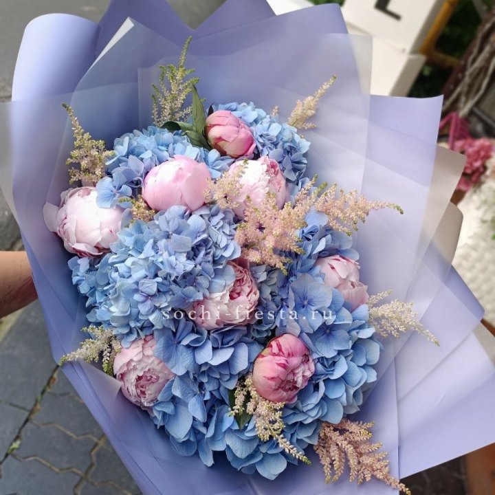 Дизайнерский букет с гортензией №3 в Тольятти