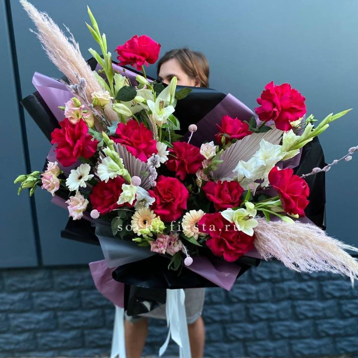 Дизайнерский букет Ред в Тольятти