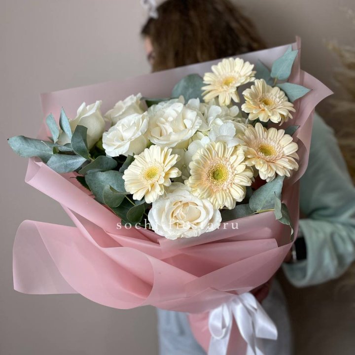 Букет роз, гортензии, гербер  в Тольятти