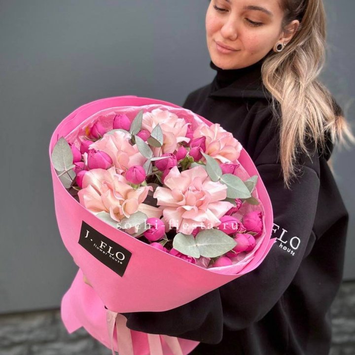 Букет французских и пионовидных роз "Ламиносо" в Тольятти