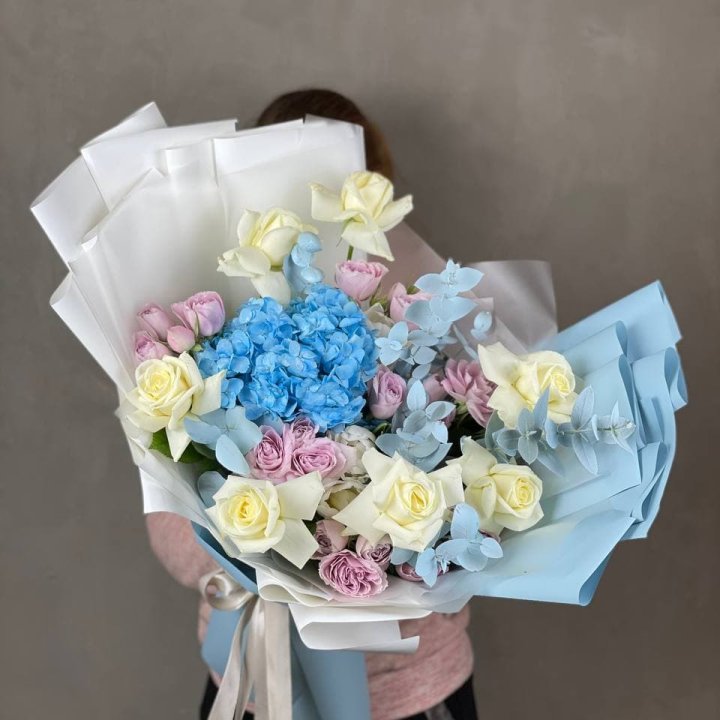 Дизайнерский букет "Блю скайфорт" в Тольятти