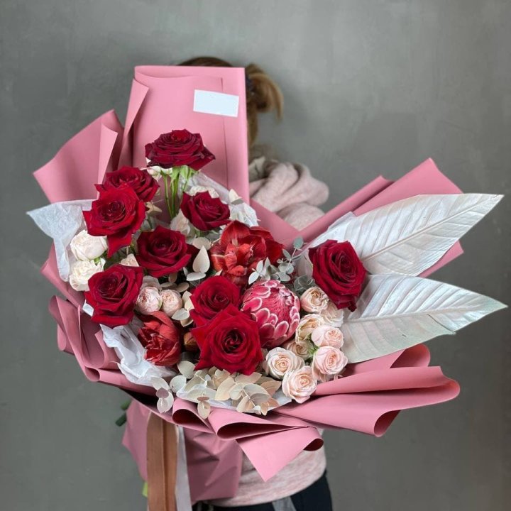 Дизайнерский букет "Ред Вильвет" в Тольятти