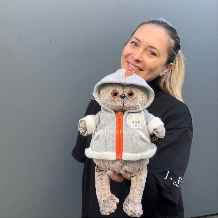 Кот Басик в толстовке в Тольятти