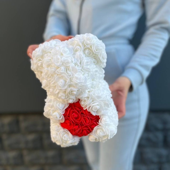 Медведь с красным седцем в Тольятти