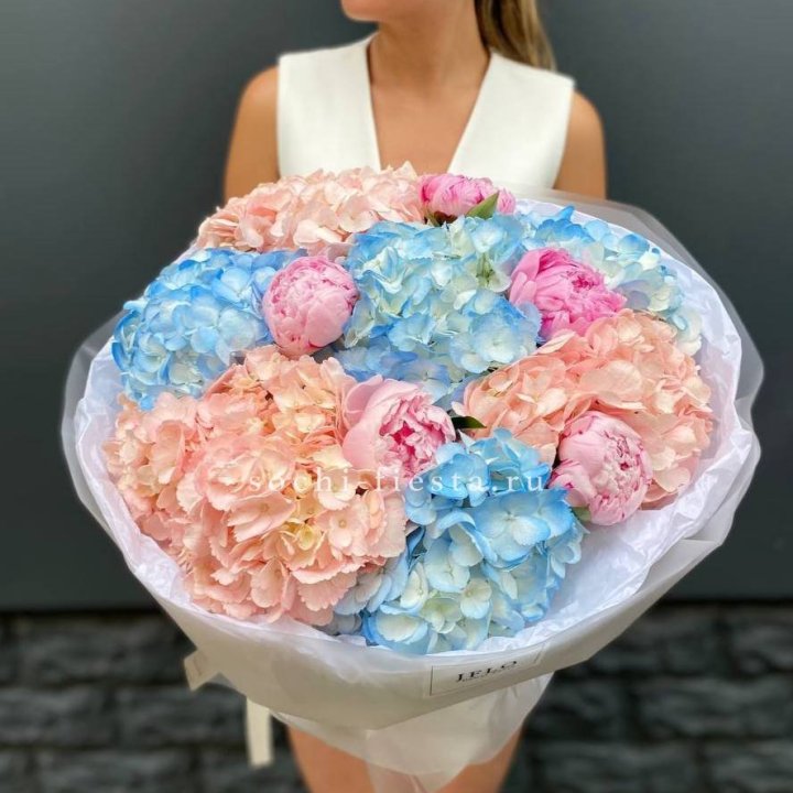 Дуобукет гортензии с пионами  в Тольятти