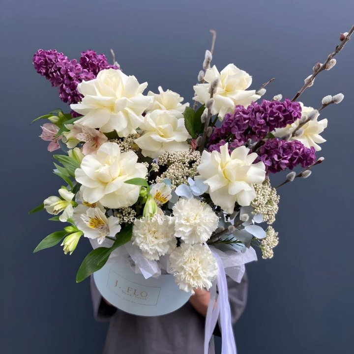 Цветочный бокс Французских роз и Сирени в Тольятти