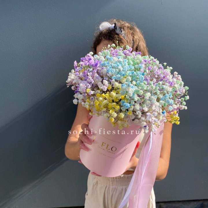 Радужные гипсофилы в шляпной коробке в Тольятти
