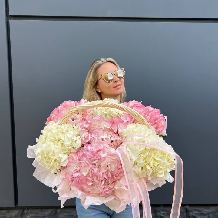 7 гортензий в корзине в Тольятти