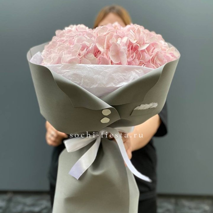  Букет  пиджачок из 5 гортензий в Тольятти