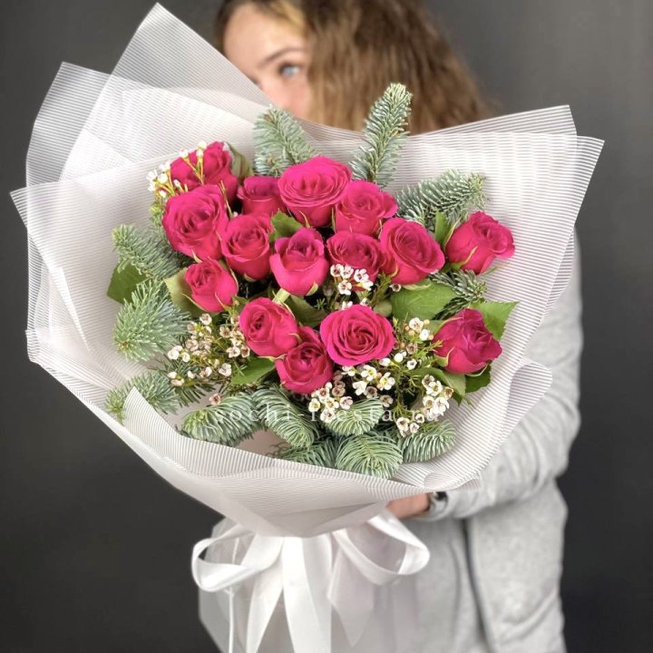 Новогодний букет Елки и Розы в Тольятти