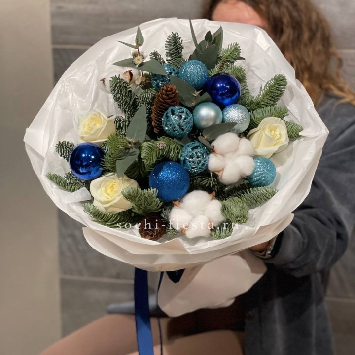 Новогодний букет "Синий иней" в Тольятти
