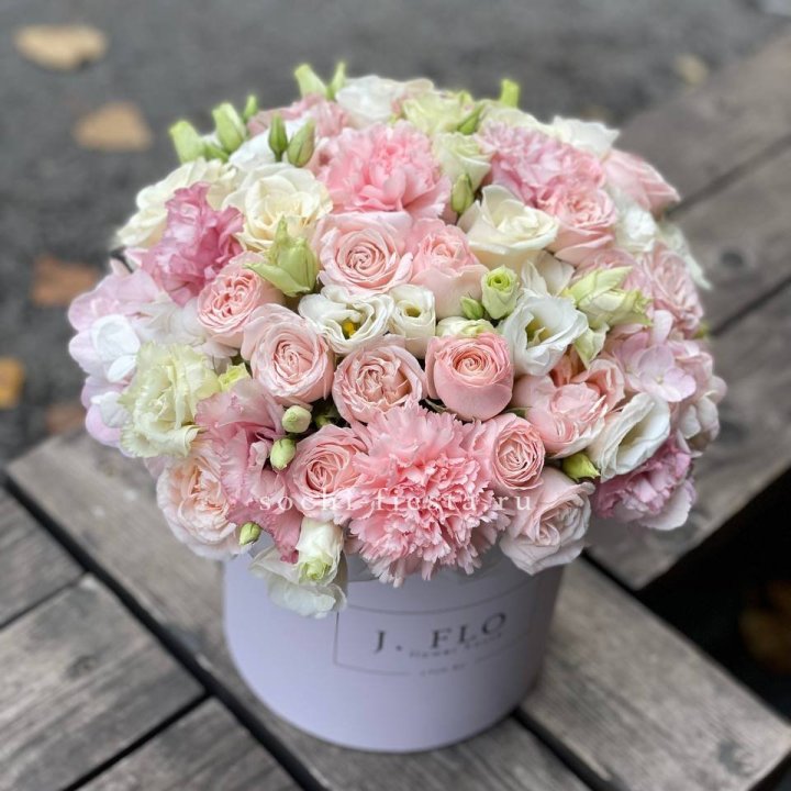 Цветочный бокс "Люксур" в Тольятти