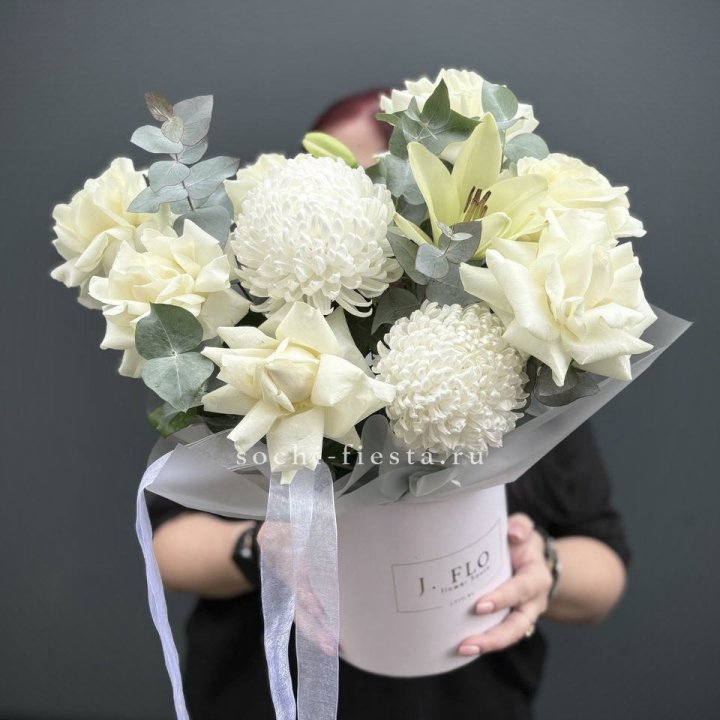 Цветы в шляпной коробке  в Тольятти