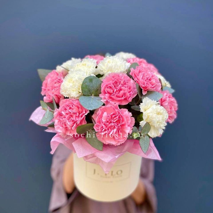 Диантусы в цилиндре в Тольятти