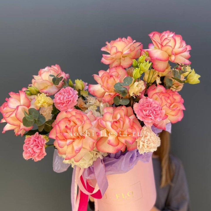 Бокс нежный с розами в Тольятти