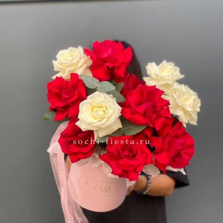 13 Французских роз в боксе в Тольятти