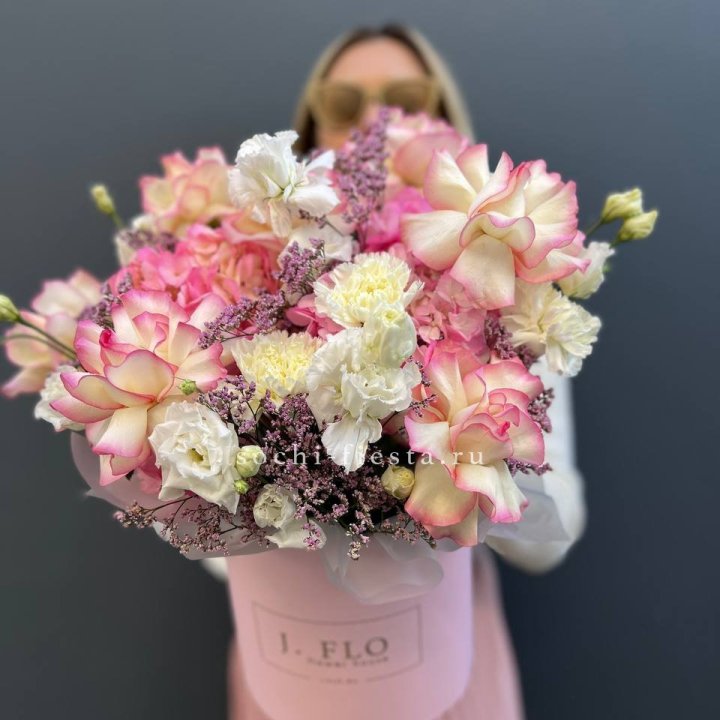 Цветочная композиция "Глория" в боксе в Тольятти