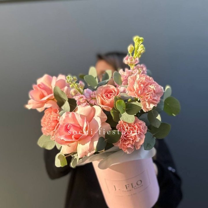 Цветы в боксе "Сизара" в Тольятти