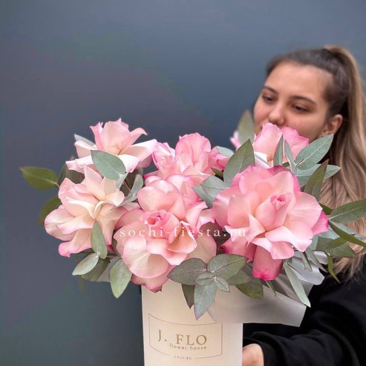 7 Французских роз в боксе в Тольятти