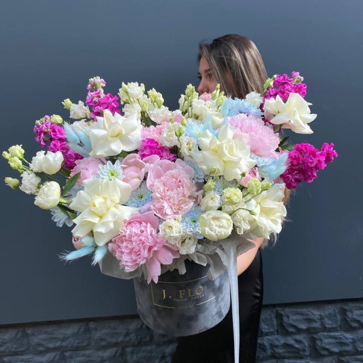 Дизайнерский цилиндр "Пионы гарден" в Тольятти