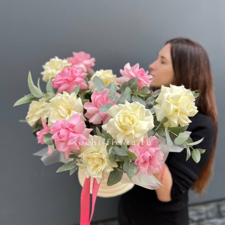 Зефирный бокс из 17 французских роз микс в Тольятти