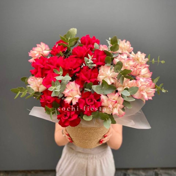 25 Французских роз в джутовом кашпо  в Тольятти