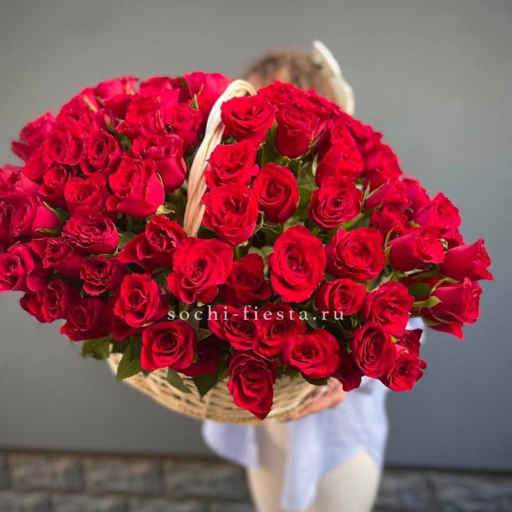 121 красная роза в корзине   в Тольятти
