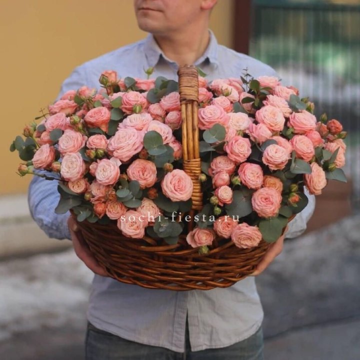 Корзина из 101 пионовидной розы в Тольятти