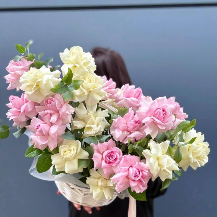 25 Французских роз в корзине в Тольятти