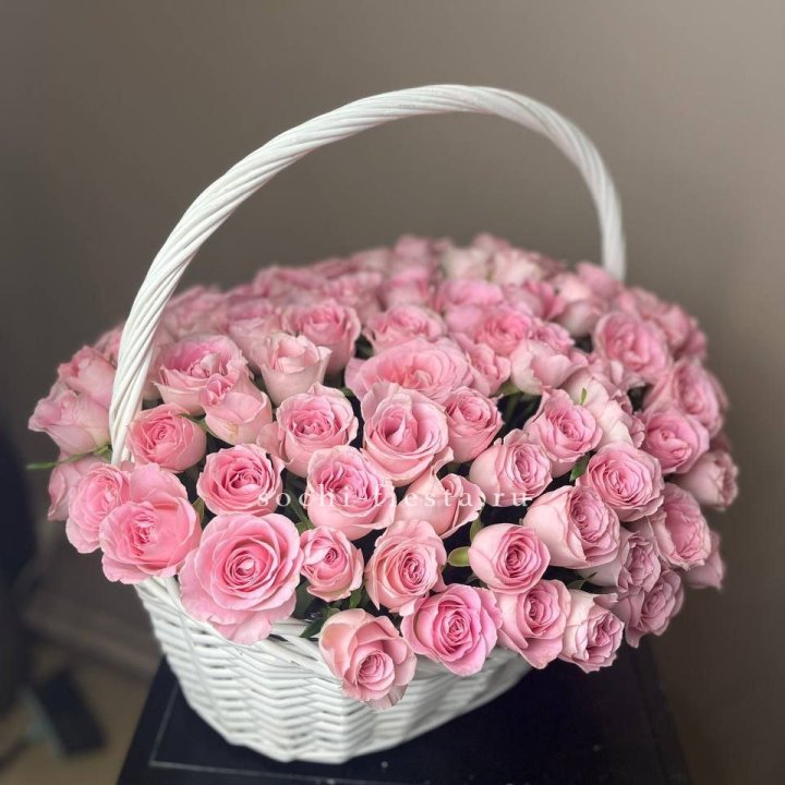 101 розовая роза в корзине в Тольятти