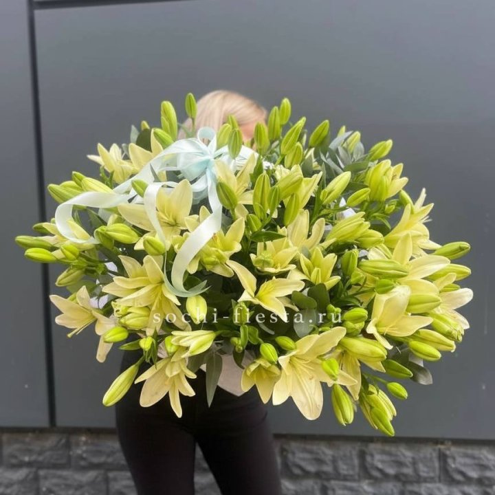 Лилии в корзине в Тольятти
